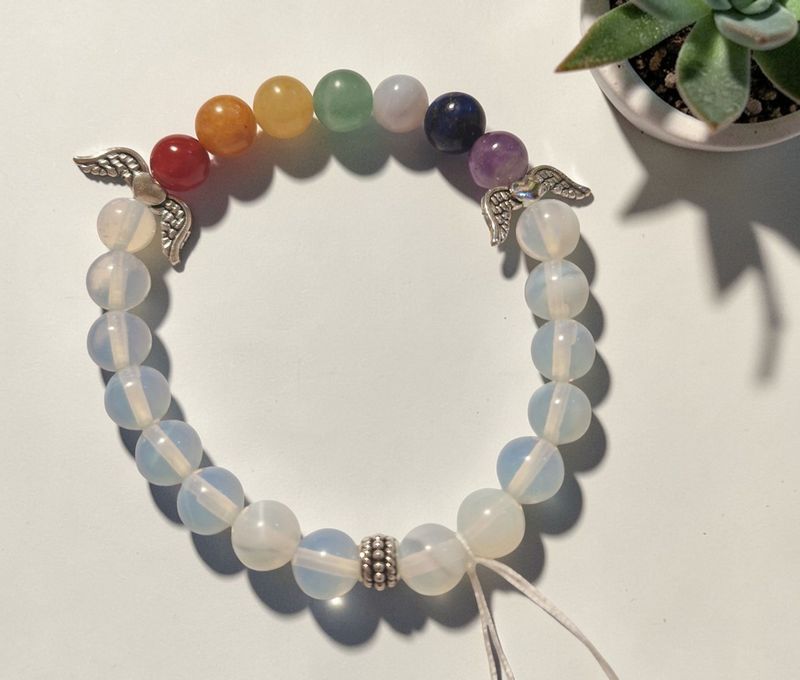 ​​Chakra Armband - Opalith - silberfarbene Engelflügel - 8 mm