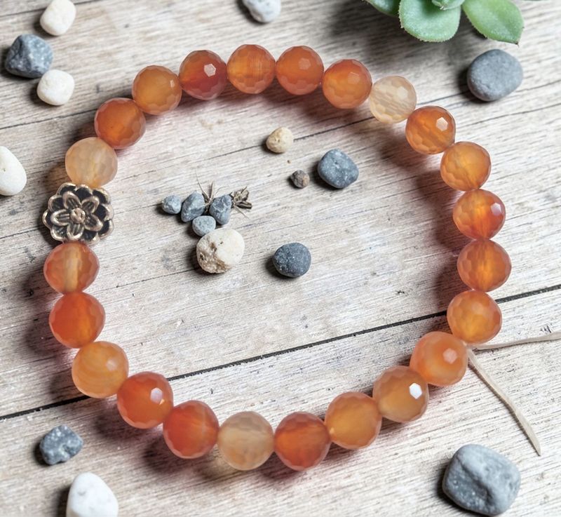 ​Armband - Karneol facetiert - A Qualität - Lotusblüte - 8 mm