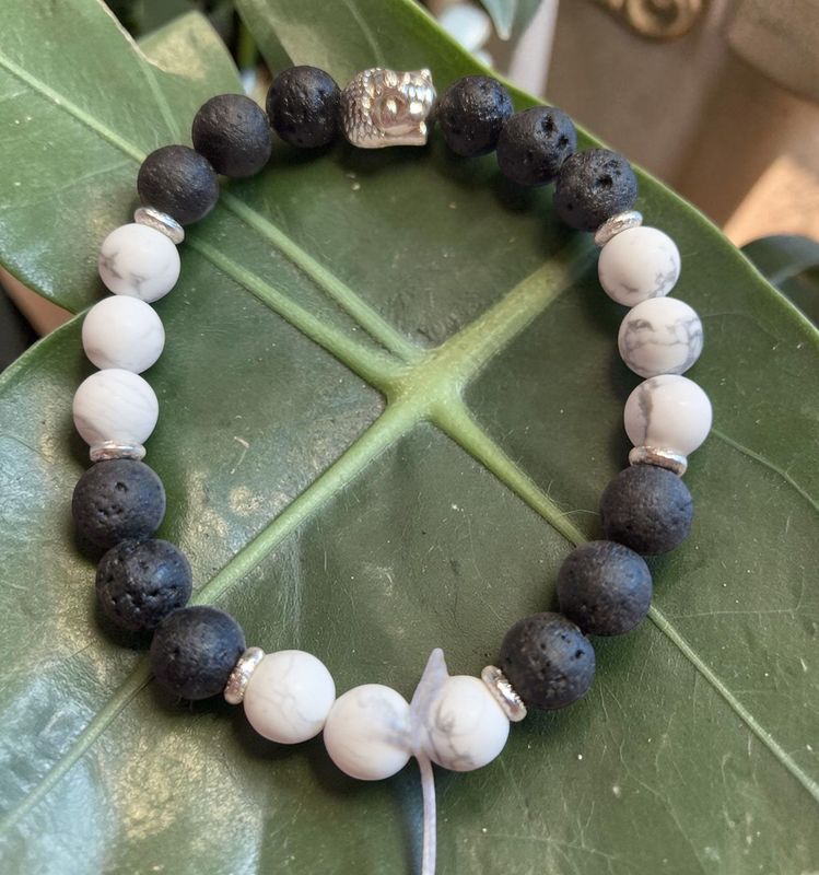 ​Armband - Lavastein A Qualität - Howlith matt AB Qualität - Buddha - 8 mm