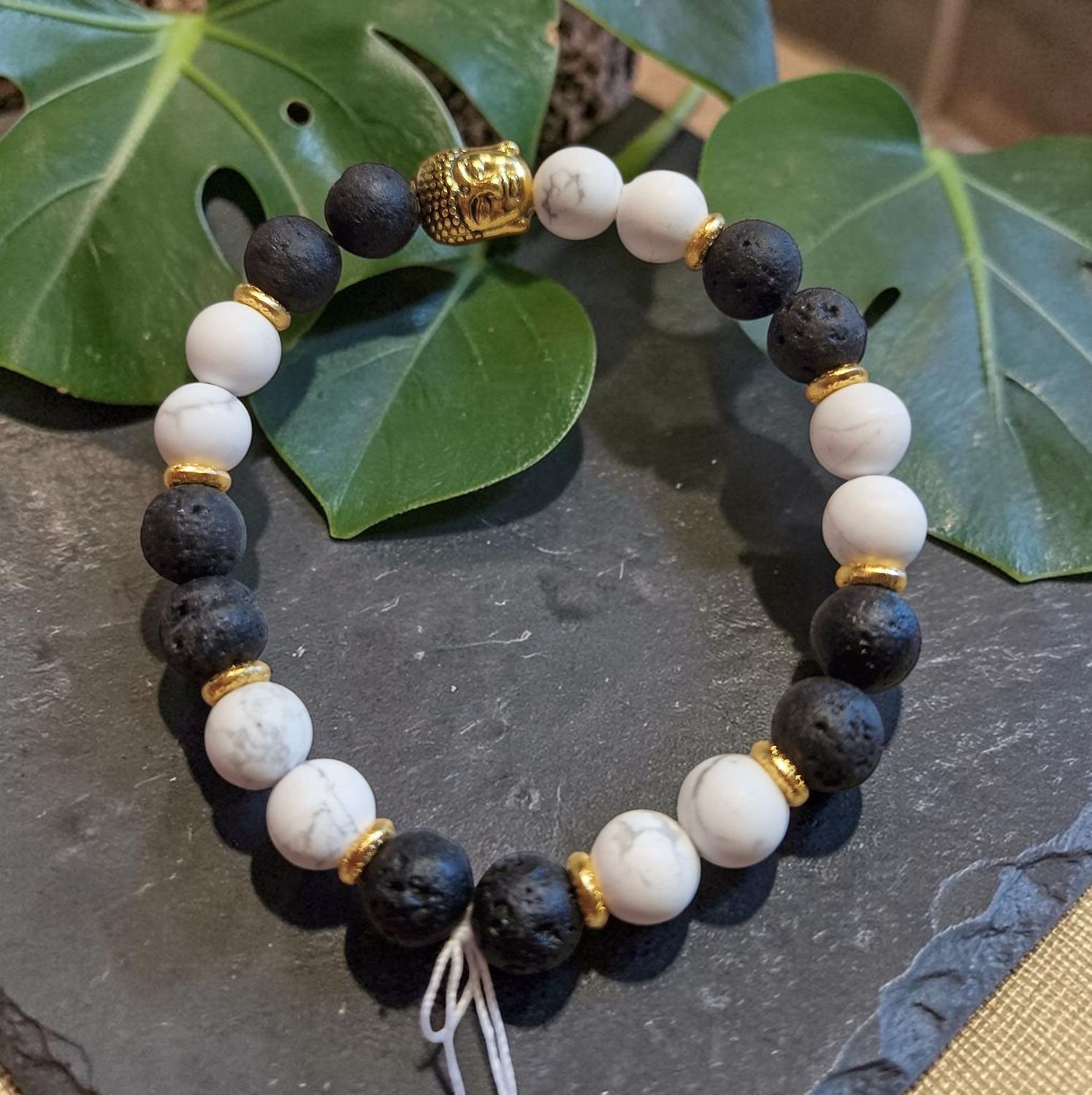 Armband - Lavastein A Qualität - Howlith matt AB Qualität - Buddha - 8 mm Armband - Lavastein A Qualität - Howlith matt AB Qualität - Buddha - 8 mm