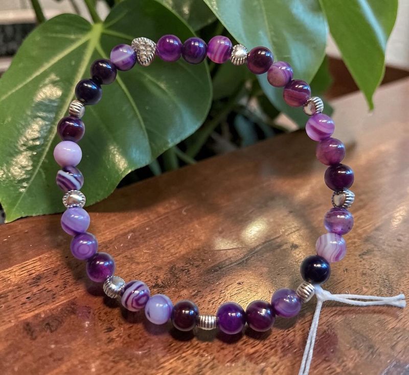 Armband - Streifenachat violett - AB Qualität - 6 mm - Herzen