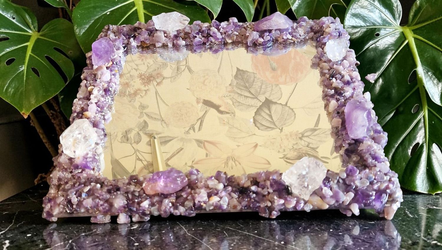 Edelsteinspiegel mit Amethyst - Amethyst Rohsteine & Bergkristall Rohsteine - 30 x 30 cm Edelsteinspiegel mit Amethyst - Amethyst Rohsteine & Bergkristall Rohsteine - 30 x 30 cm
