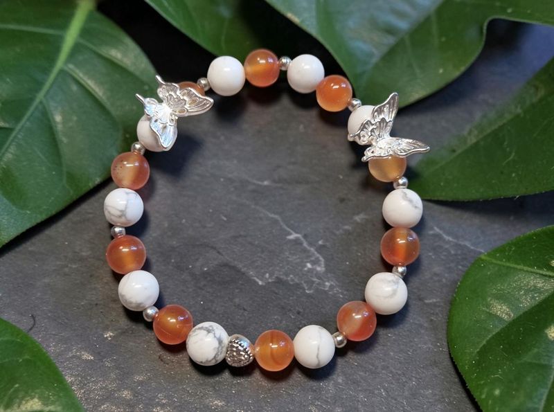 Armband - Howlith & Karneol orange - AB Qualität - 8 mm - 7 Räucherkegel Armband - Howlith & Karneol orange - AB Qualität - 8 mm - 7 Räucherkegel