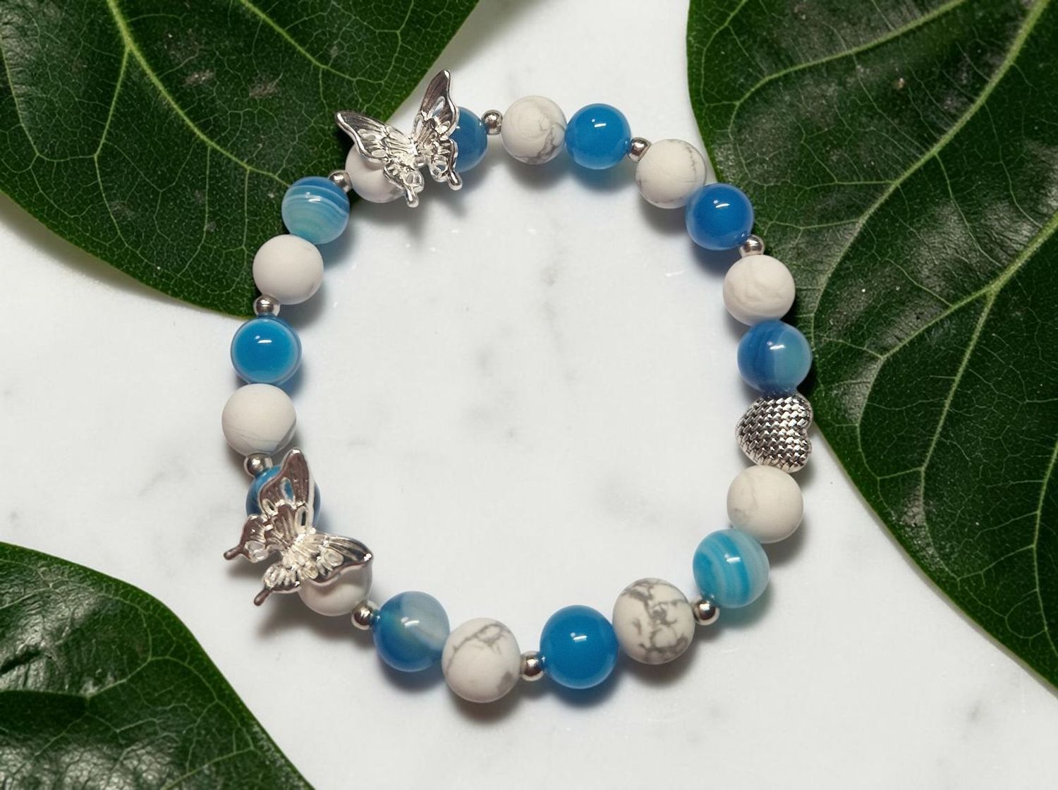 Armband - Howlith matt & Streifenachat blau - AB Qualität - 8 mm - 7 Räucherkegel Armband - Howlith matt & Streifenachat blau - AB Qualität - 8 mm - 7 Räucherkegel