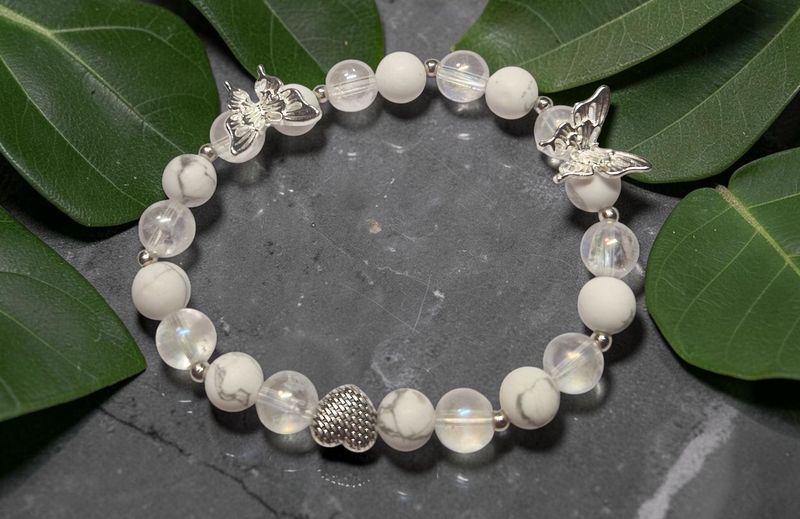 Armband - Howlith matt & Angel Aura weiß - AB Qualität - 8 mm - 7 Räucherkegel Armband - Howlith matt & Angel Aura weiß - AB Qualität - 8 mm - 7 Räucherkegel