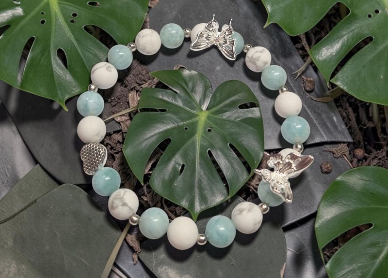 Armband - Howlith matt & Larimar - AB Qualität & A Qualität - 8 mm - 7 Räucherkegel Armband - Howlith matt & Larimar - AB Qualität & A Qualität - 8 mm - 7 Räucherkegel