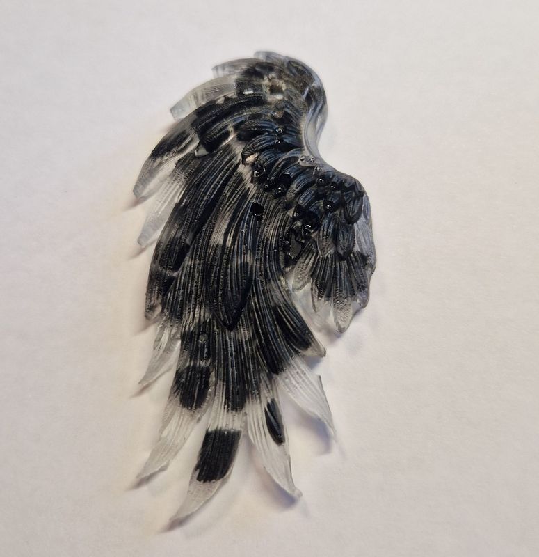 Schutzamulett Engelsflügel - Turmalin (Schörl) - mit 1m schwarzes Lederband Schutzamulett Engelsflügel - Turmalin (Schörl) - mit 1m schwarzes Lederband