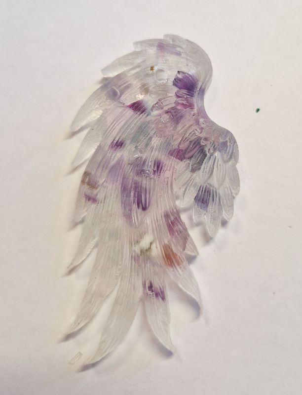 Schutzamulett Engelsflügel - Fluorith - mit 1 m schwarzes Lederband Schutzamulett Engelsflügel - Fluorith - mit 1 m schwarzes Lederband
