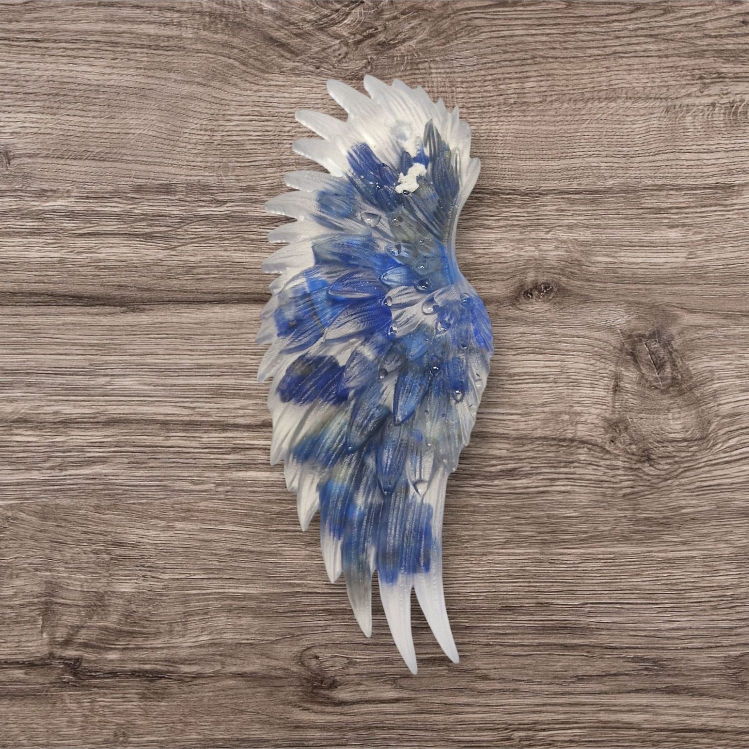 ​​Schutzamulett Engelsflügel - Lapislazuli - mit 1 m schwarzes Lederband