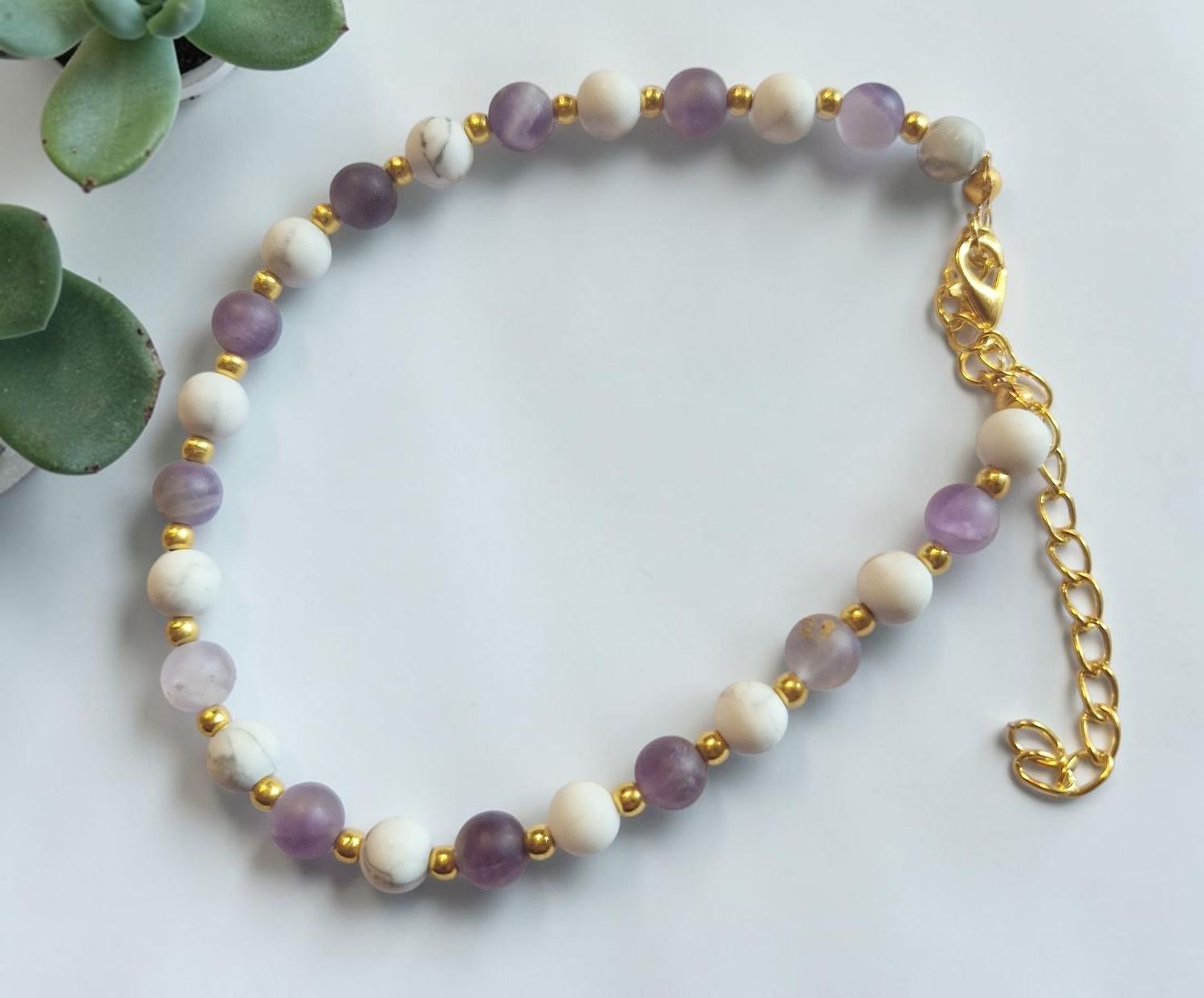 Fußkettchen - Amethyst & Howlith matt 6 mm - AB Qualität Fußkettchen - Amethyst & Howlith matt 6 mm - AB Qualität
