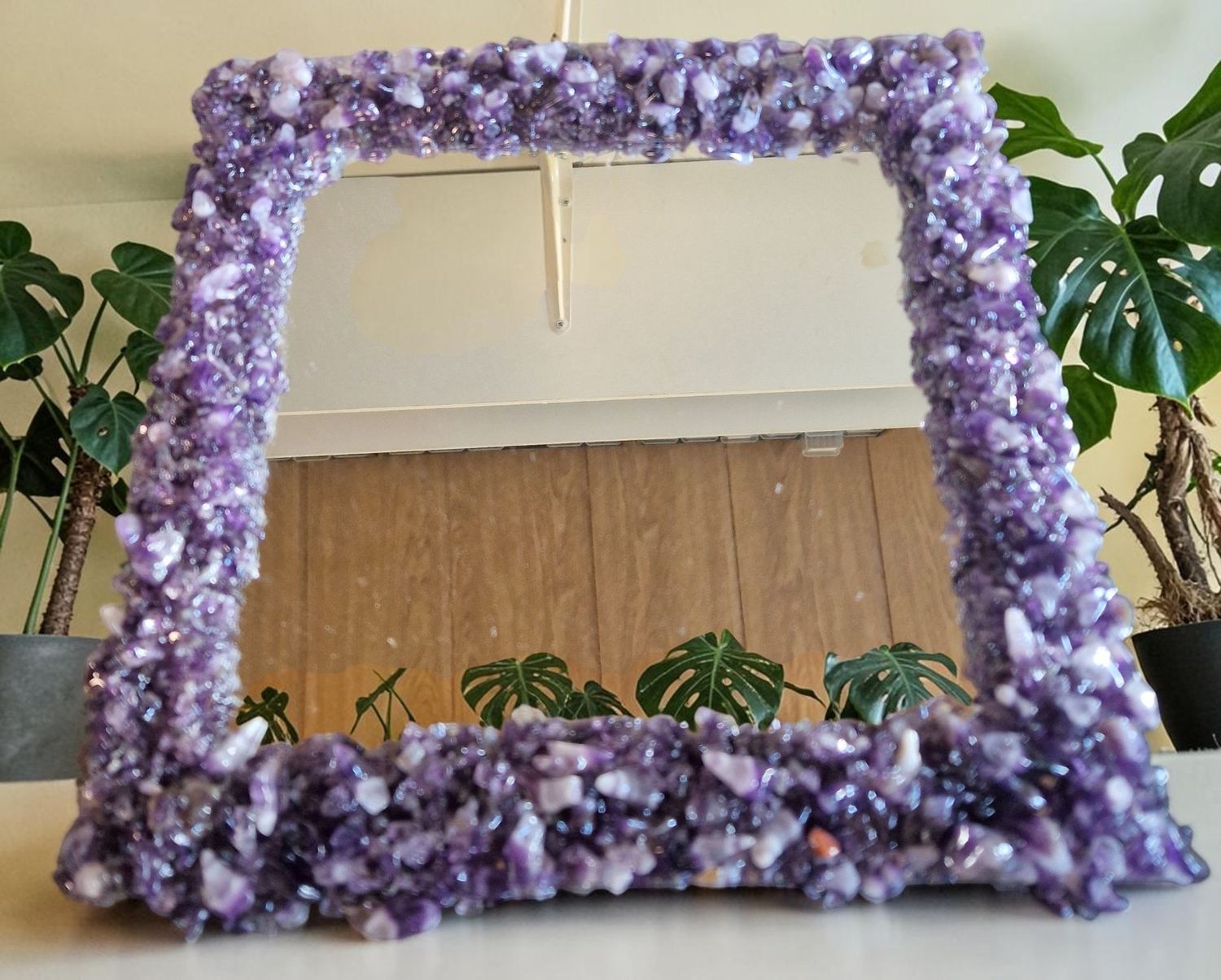 Edelsteinspiegel mit Amethyst-Phantomzähne Edelsteinspiegel mit Amethyst-Phantomzähne