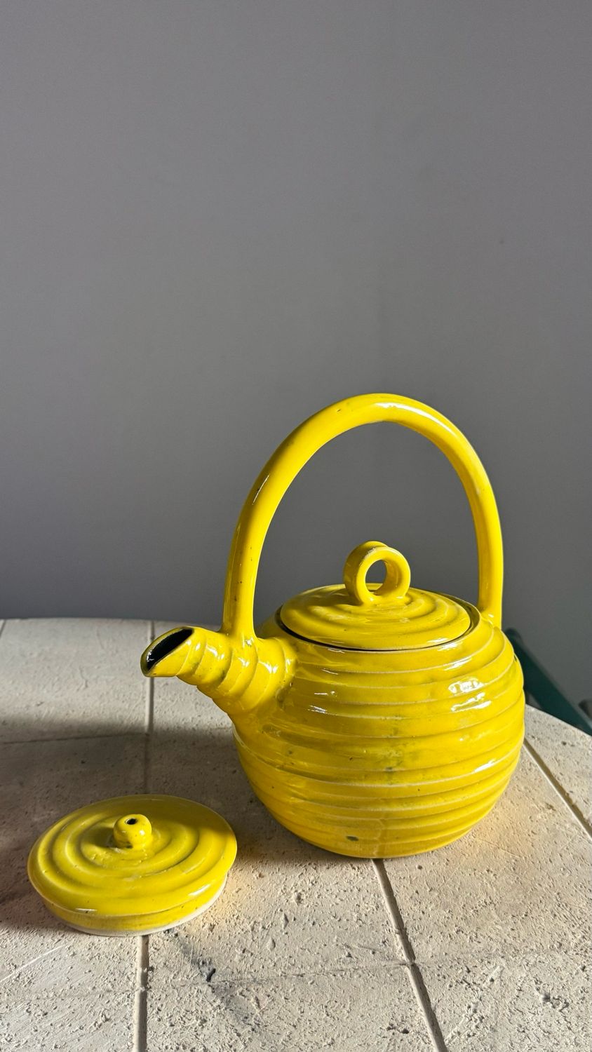 Yellow Ribbed teapot