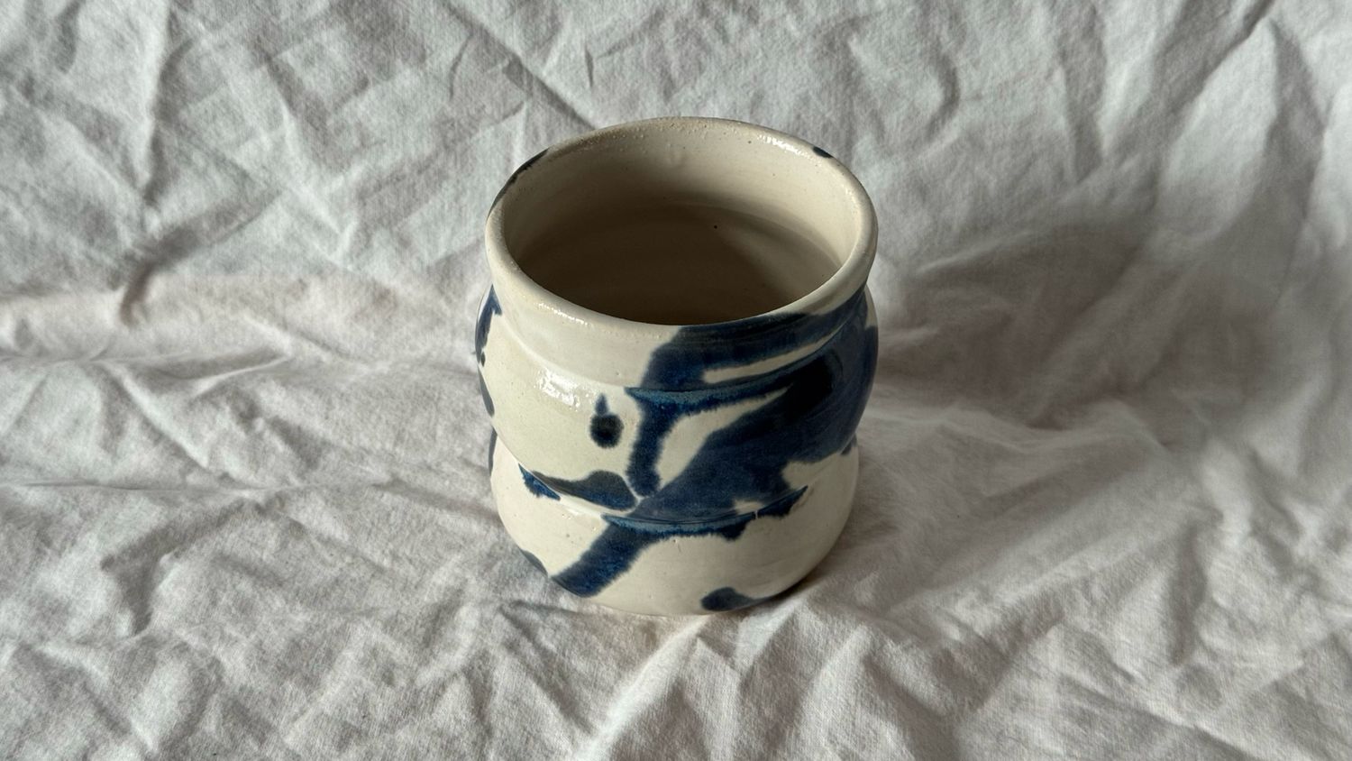 Bubble White Blue Cup