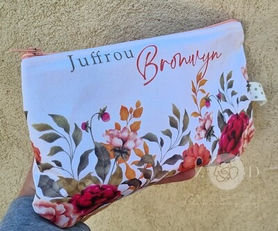 Pencil / Make-Up Bag - Floral & Custom Name Print
bridesmaid
teacher
gifting
year end gifting
special
custom print