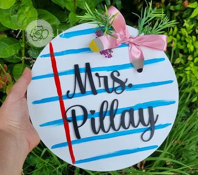 "Notebook name board with a customizable nameplate, 250mm x 250mm."
