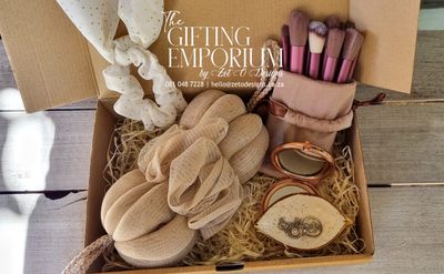 "Earth Elegance gift collection featuring natural, sustainable products with a sophisticated design."