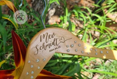 Wooden Hanger - Hearts & Pearls - Include Custom Name Engraving