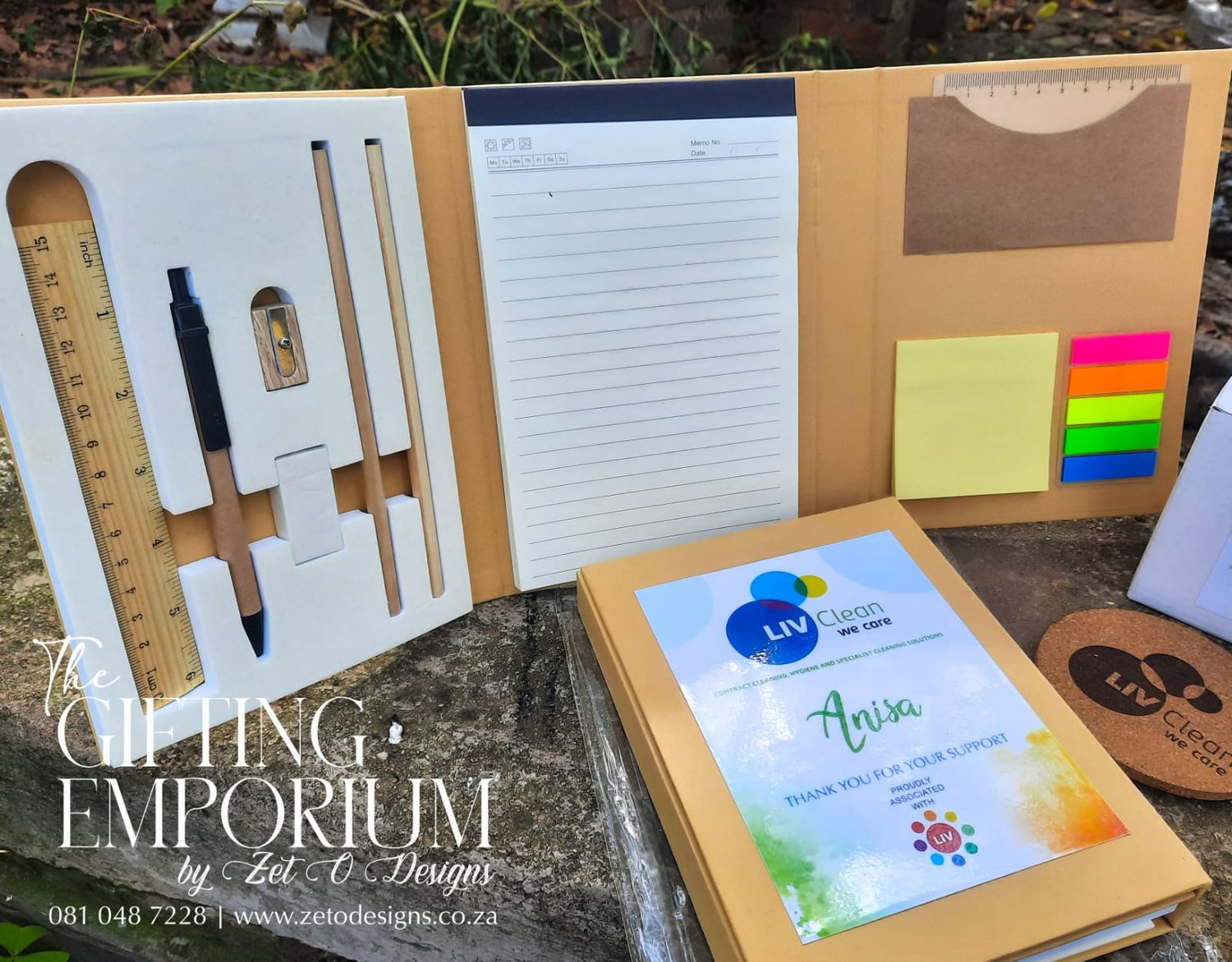 Elegant Reciblle corporate gift notebook set featuring a sleek design, premium cover, and pen—perfect for professional notes