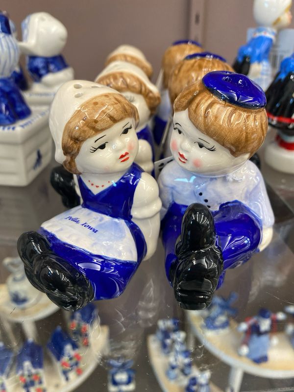 •SALT &amp; PEPPER• Sitting couple
