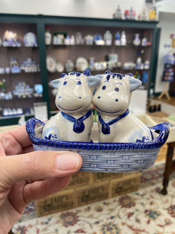 •SALT &amp; PEPPER• Delft, Cows In Basket