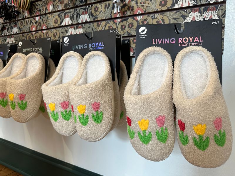 SLIPPERS• 3 Tulips S/M