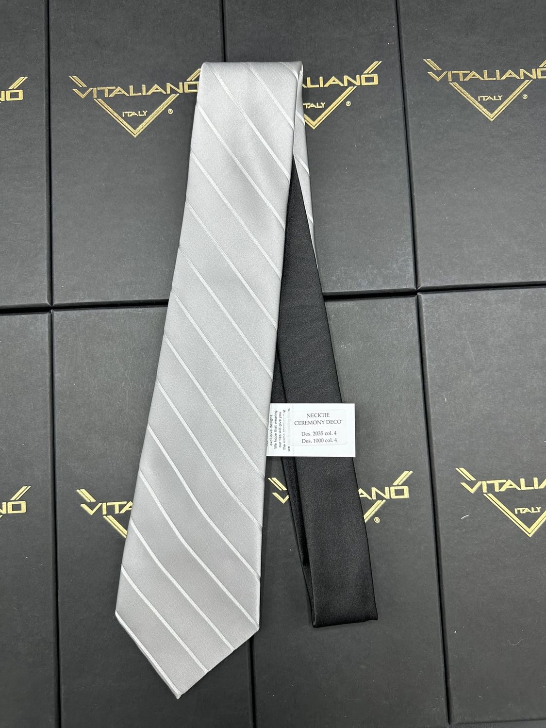Vitaliano 16074 Ceremony Contrasting Knot Des 2035 col 4 Des 1000 col 4