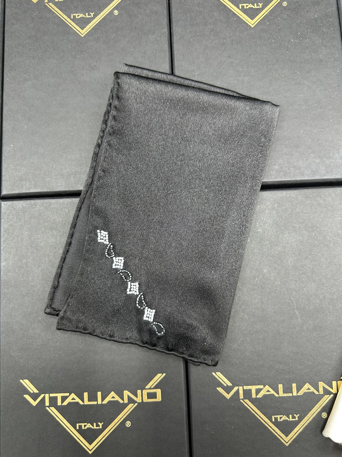 Vitaliano 16084 Handkerchiefs matching Chicago Embroidered Tie Art VIT006 Des 1296 col 5