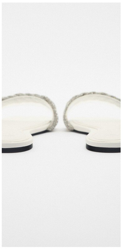 Flat sandals with rhinestones