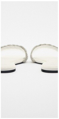 Flat sandals with rhinestones