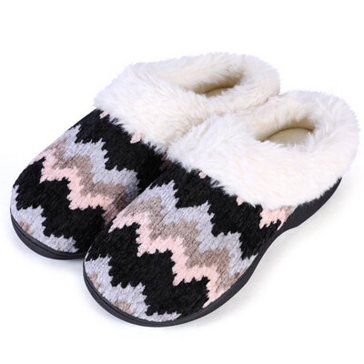 NEW Womens Slippers Size M