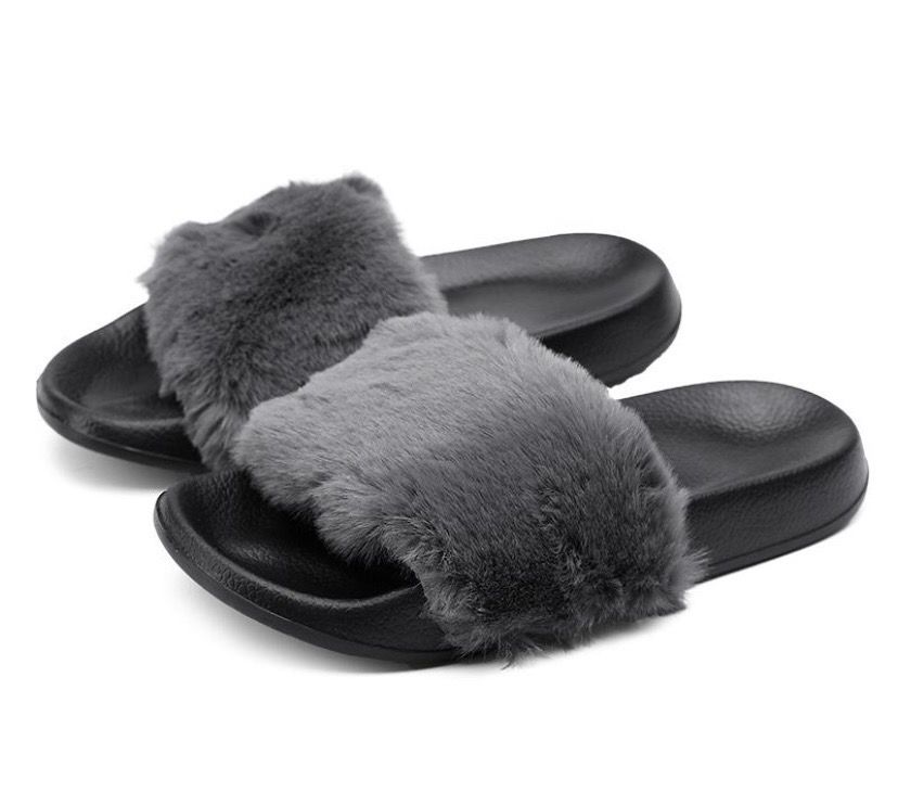 NEW Womens Fluffy Slides Sandals 6.5/7
