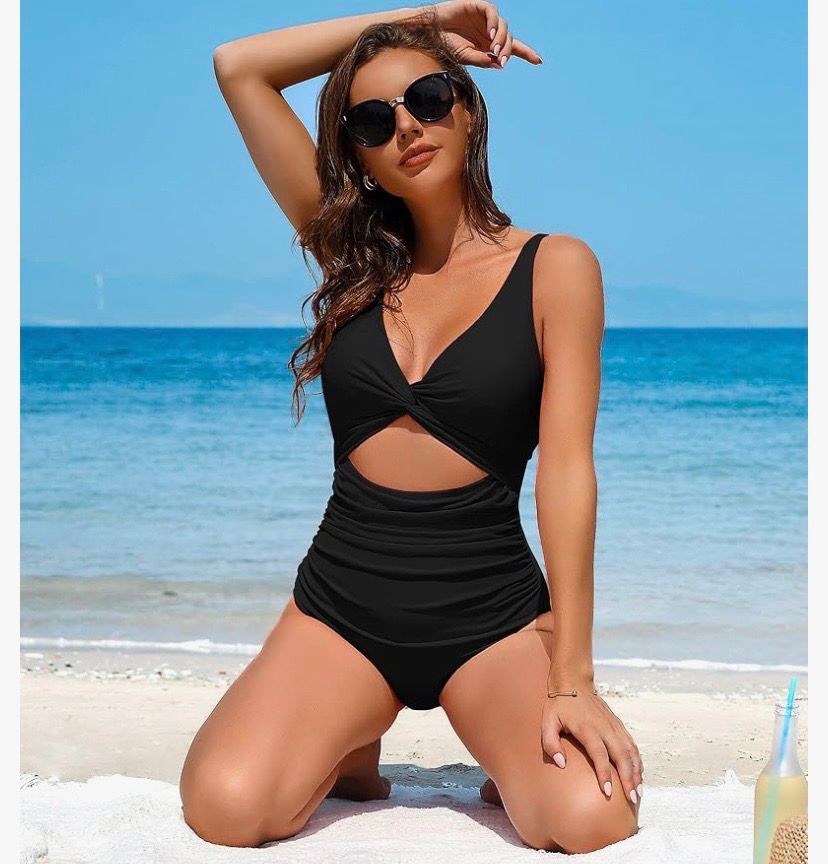NEW Womens One Piece Cutout Swimsuit M
