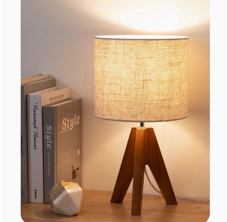 NEW Wooden Tripod Table / Desk Lamp