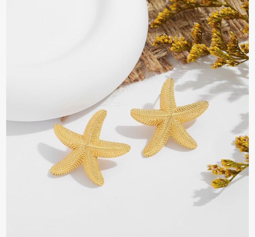 NEW Gold Starfish Earrings