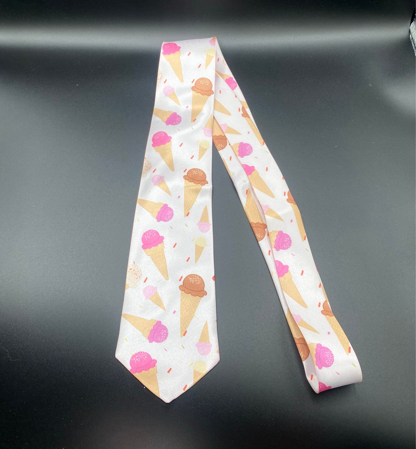 NEW Mens Ice Cream Pattern Design Tie