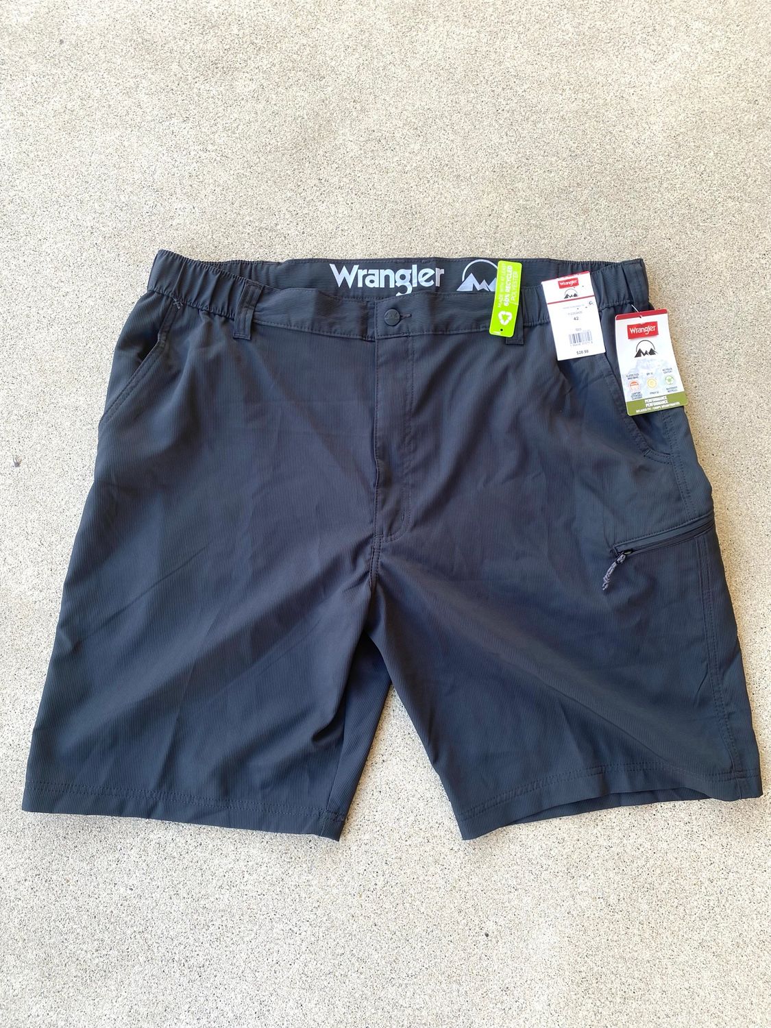 NEW Men’s Wrangler Performance Shorts Size 42
