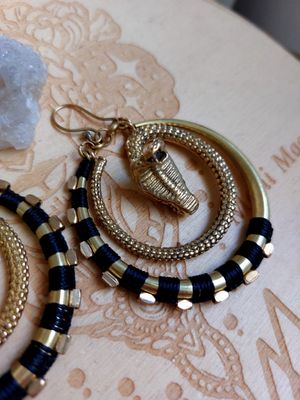 Cobra hoop earrings black