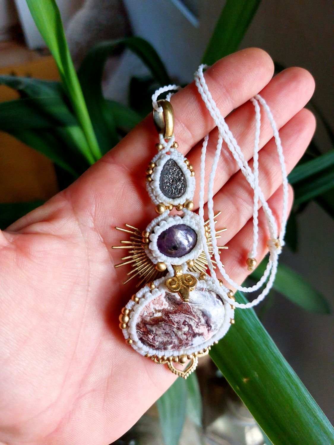 White mutistone pendant 