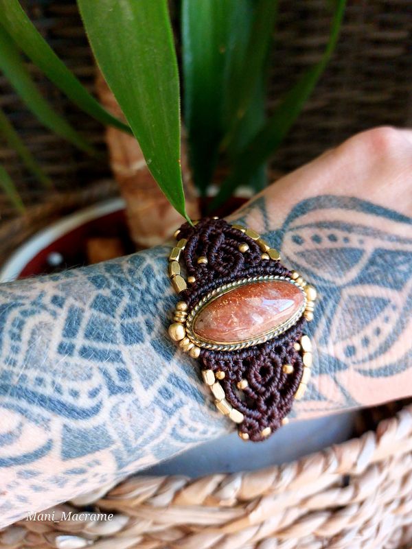 Macrame bracelet sunstone