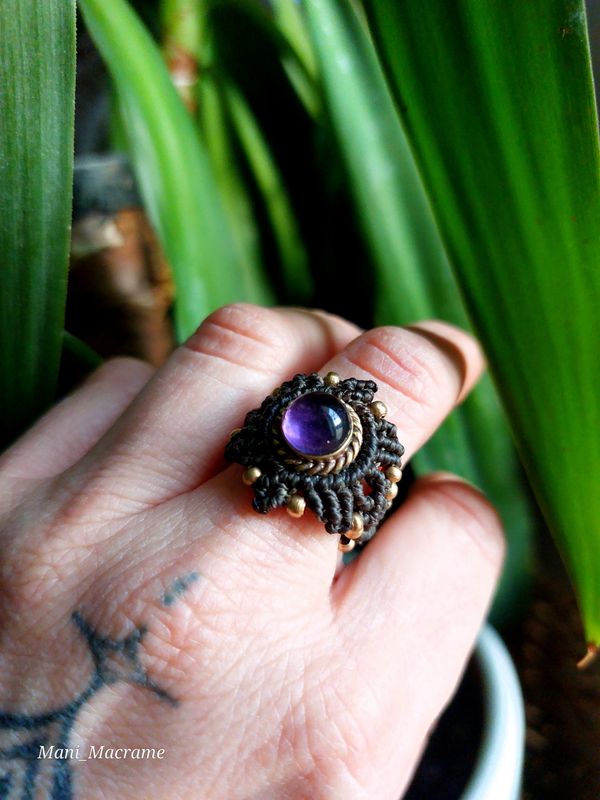 Amethyst macrame ring 