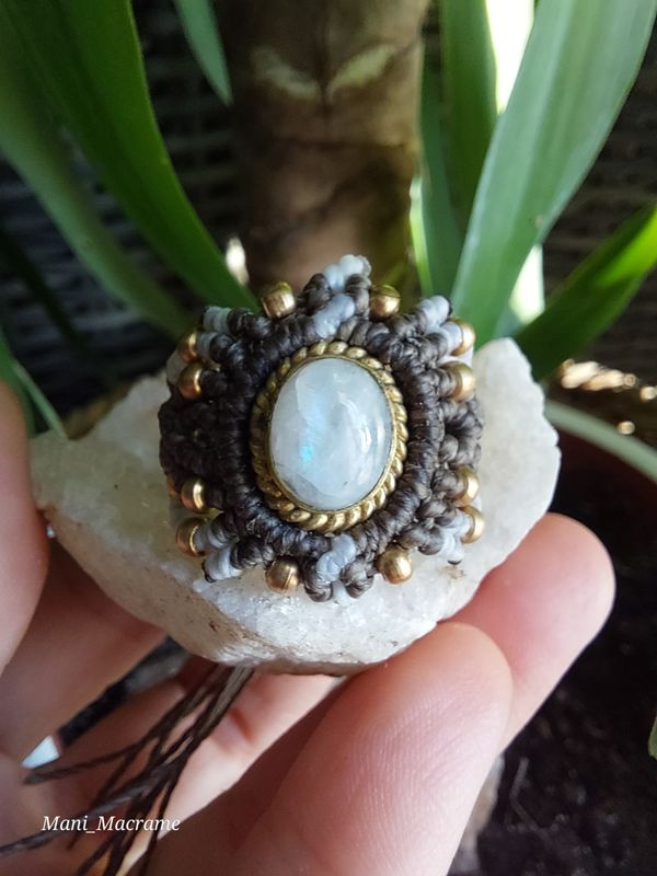 Moon stone macrame ring 