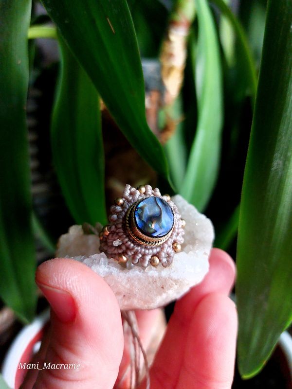 Abalone macrame ring 