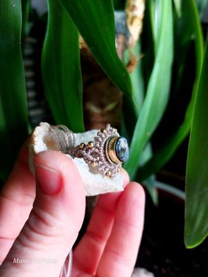 Abalone macrame ring 