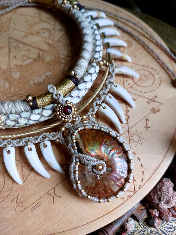 Tribal necklace ammonite 