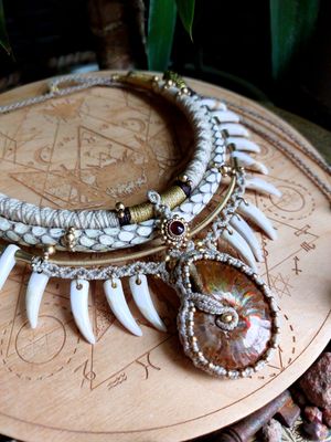 Tribal necklace ammonite 