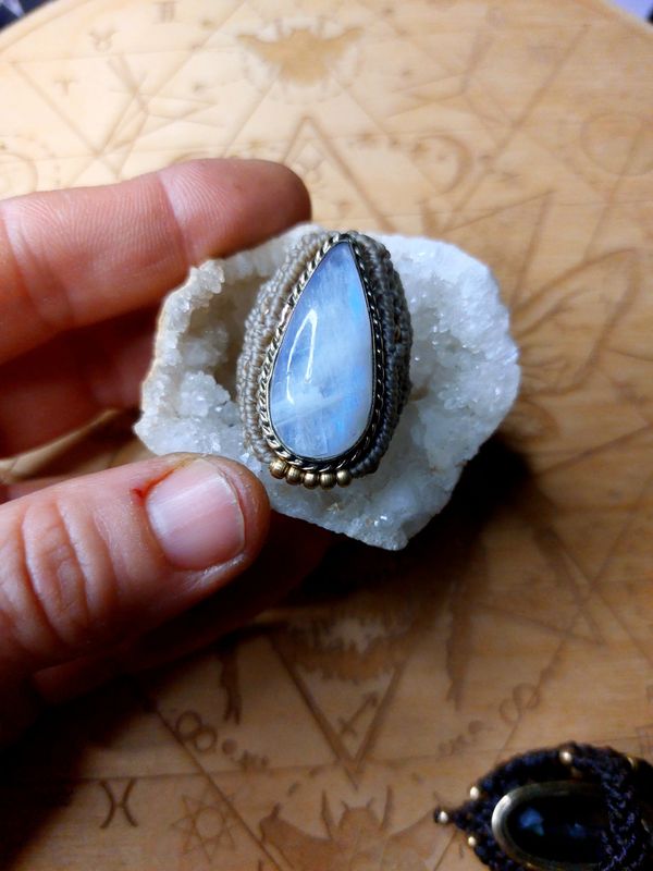 Macrame ring moonstone