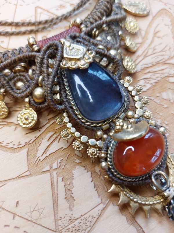 Varja necklace brown