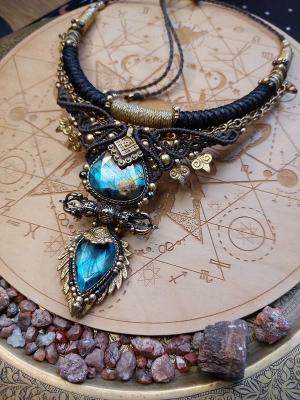 Phurba necklace labradorite 