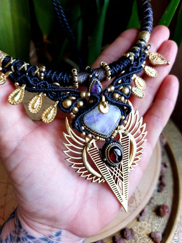 Queen of Shadows necklace 
