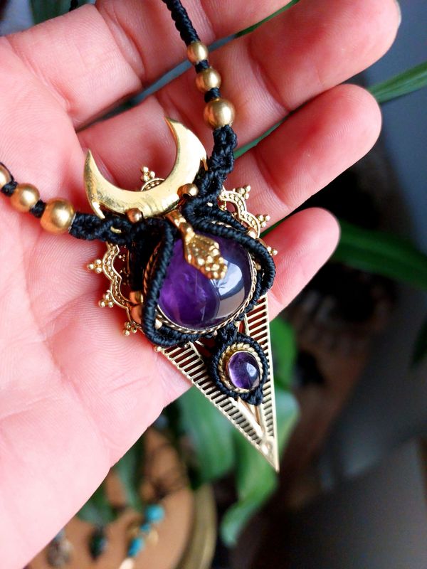 Moonseer’s Amulet